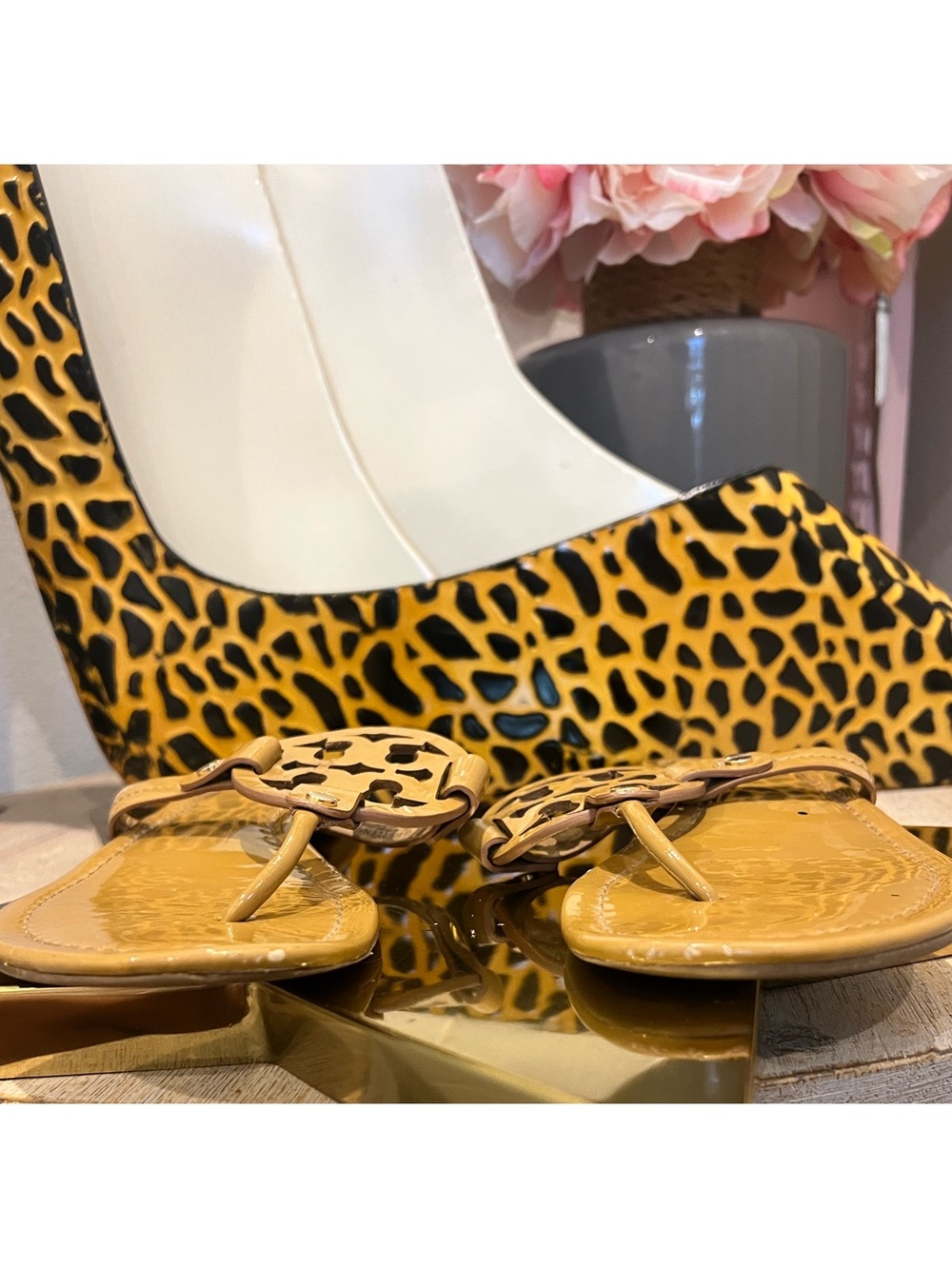 Tory Burch Beige Logo Thong Sandals Size 10.5